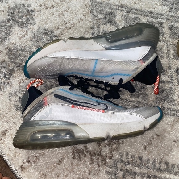 Nike Air Max 2090 ‘Pure Platinum’ - Picture 3 of 4